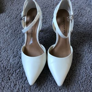 Women's white pointed heels
